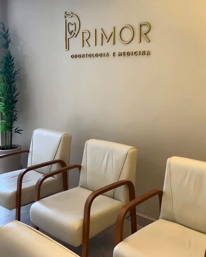 Espaço da Primor Odontologia e Medicina com identidade visual e design acolhedor